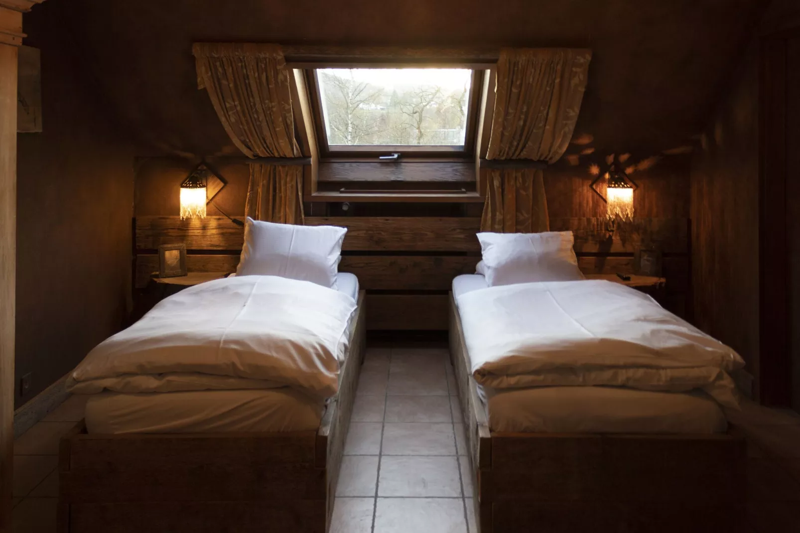 GÎTE CONTES DE SALME Lodge des Contes-Bedroom