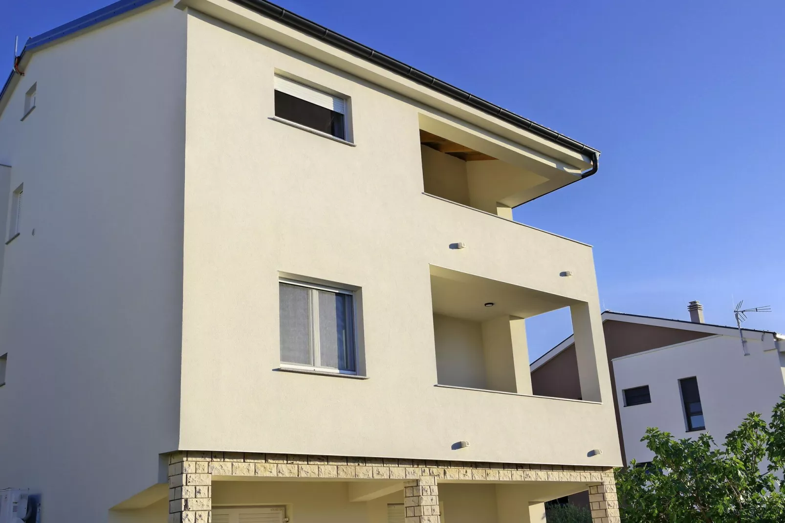 Apartment Karmen Šilo-Exterior summer
