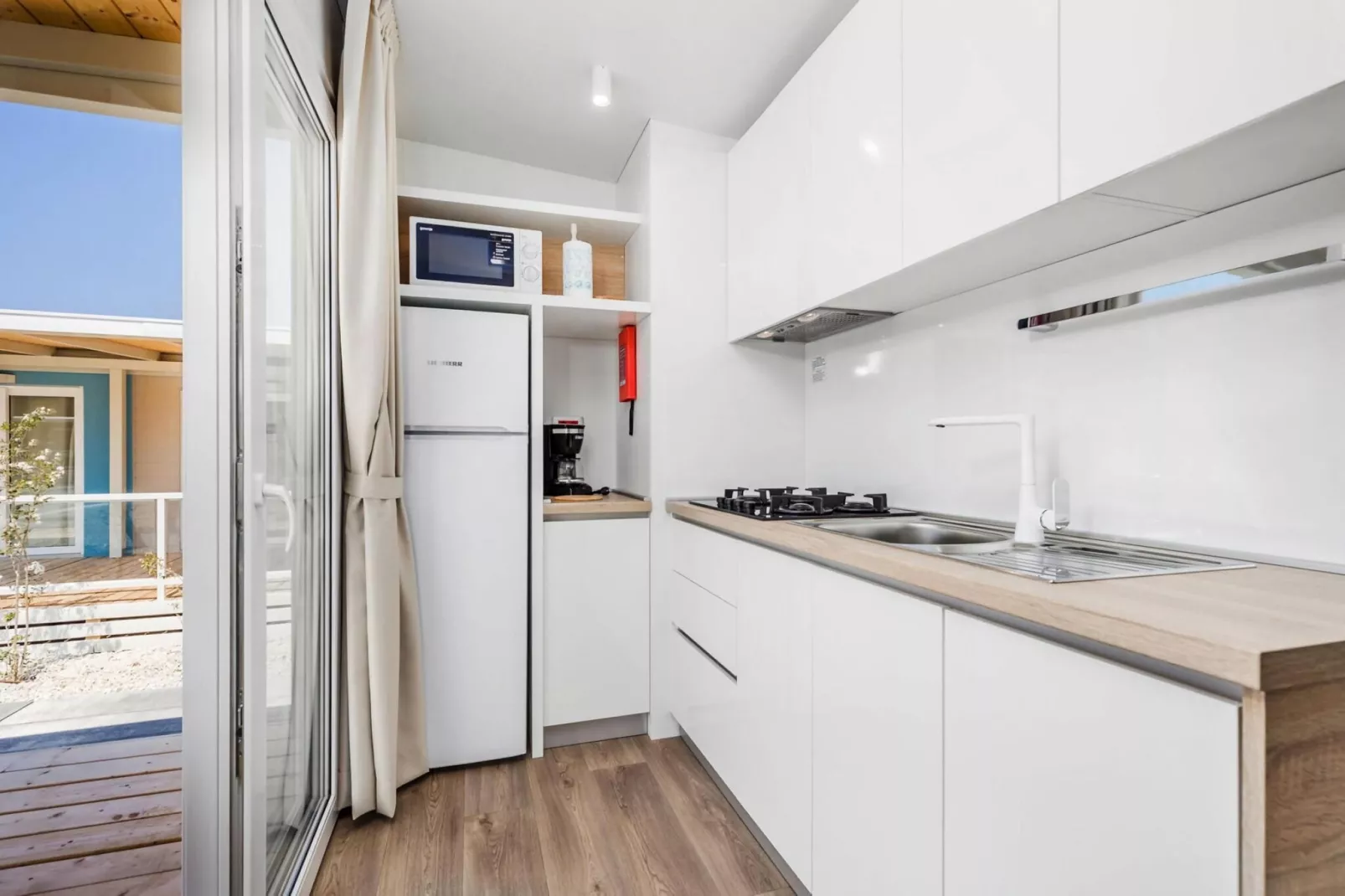 Mobile Homes Omisalj-Mobilhome DELUX 1 Strandreihe - Meerblick-Küche