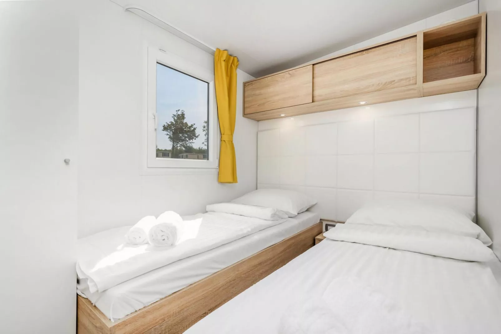 Mobile Homes Omisalj-Mobilhome DELUX 1 Strandreihe - Meerblick-Schlafzimmer