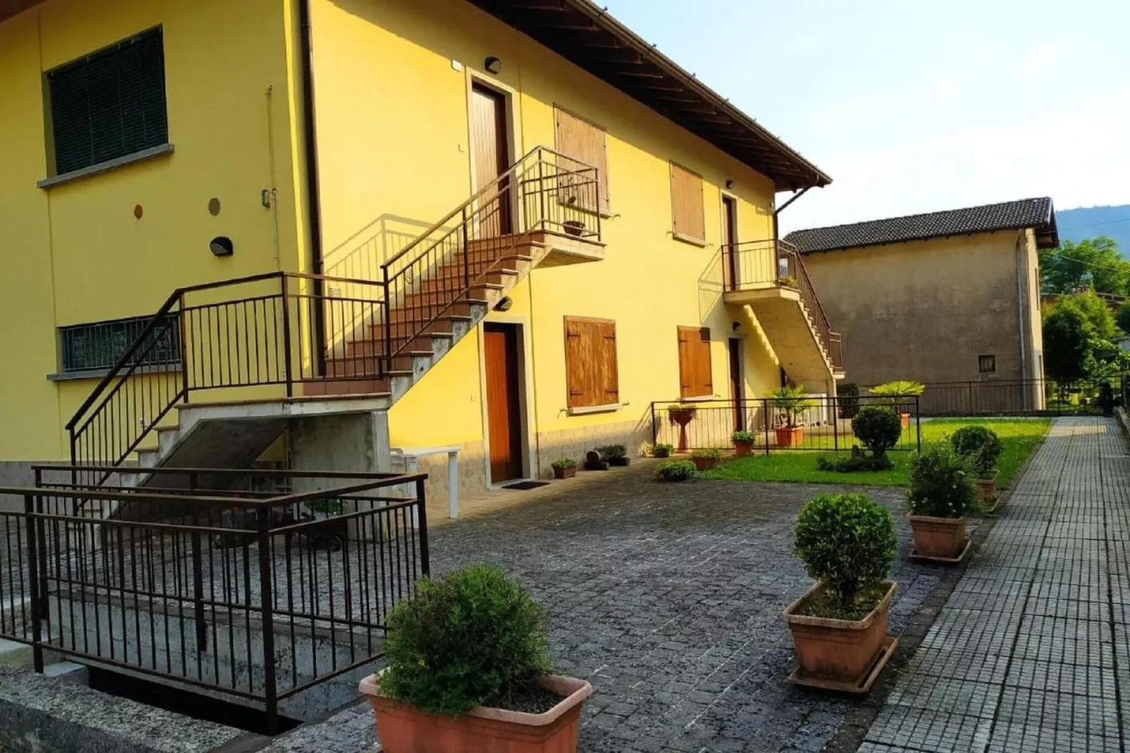 Alex Home 2-Exterior summer