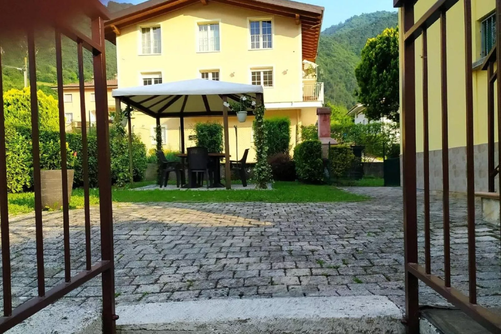 Alex Home 2-Exterior summer
