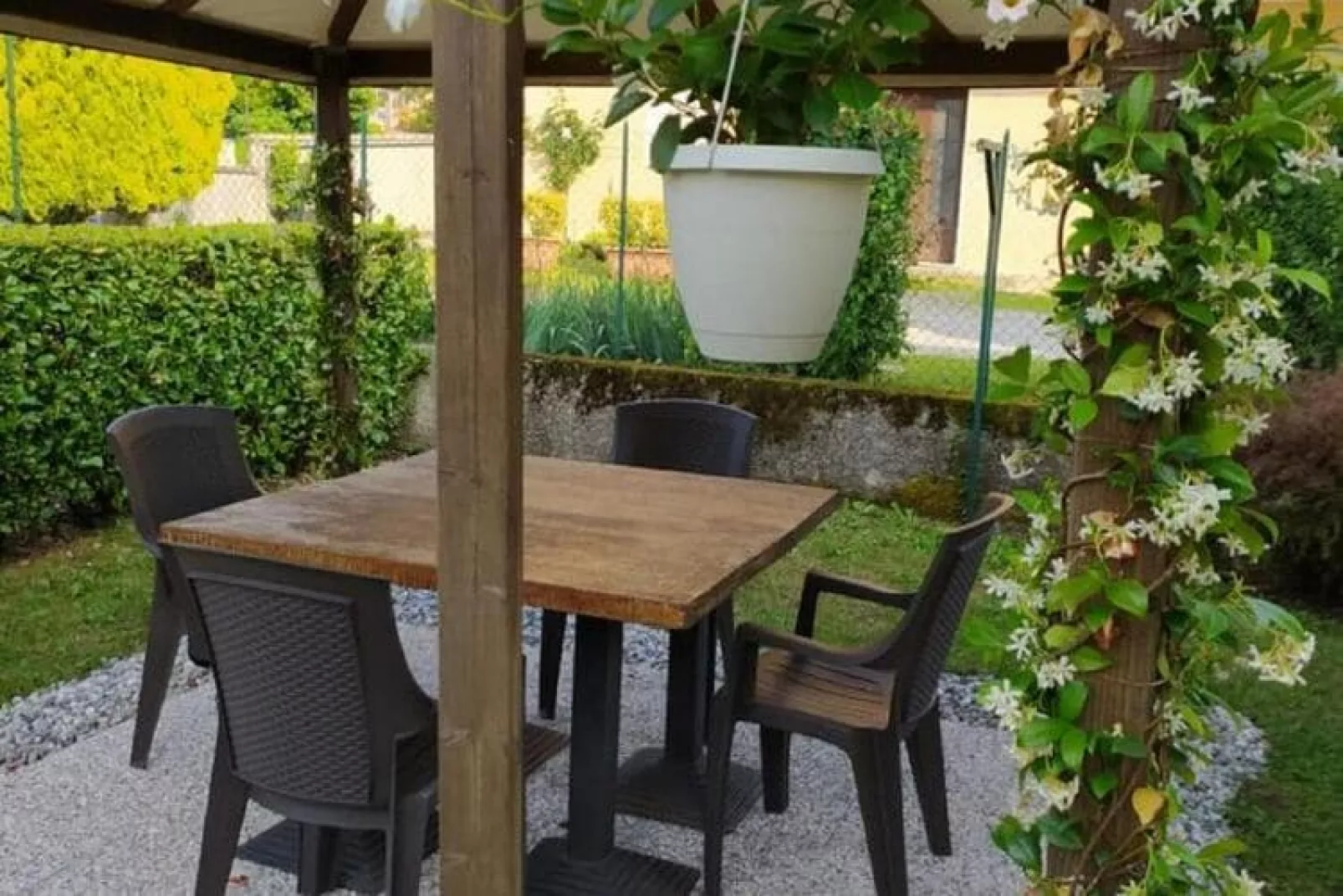 Alex Home 2-Gardens summer