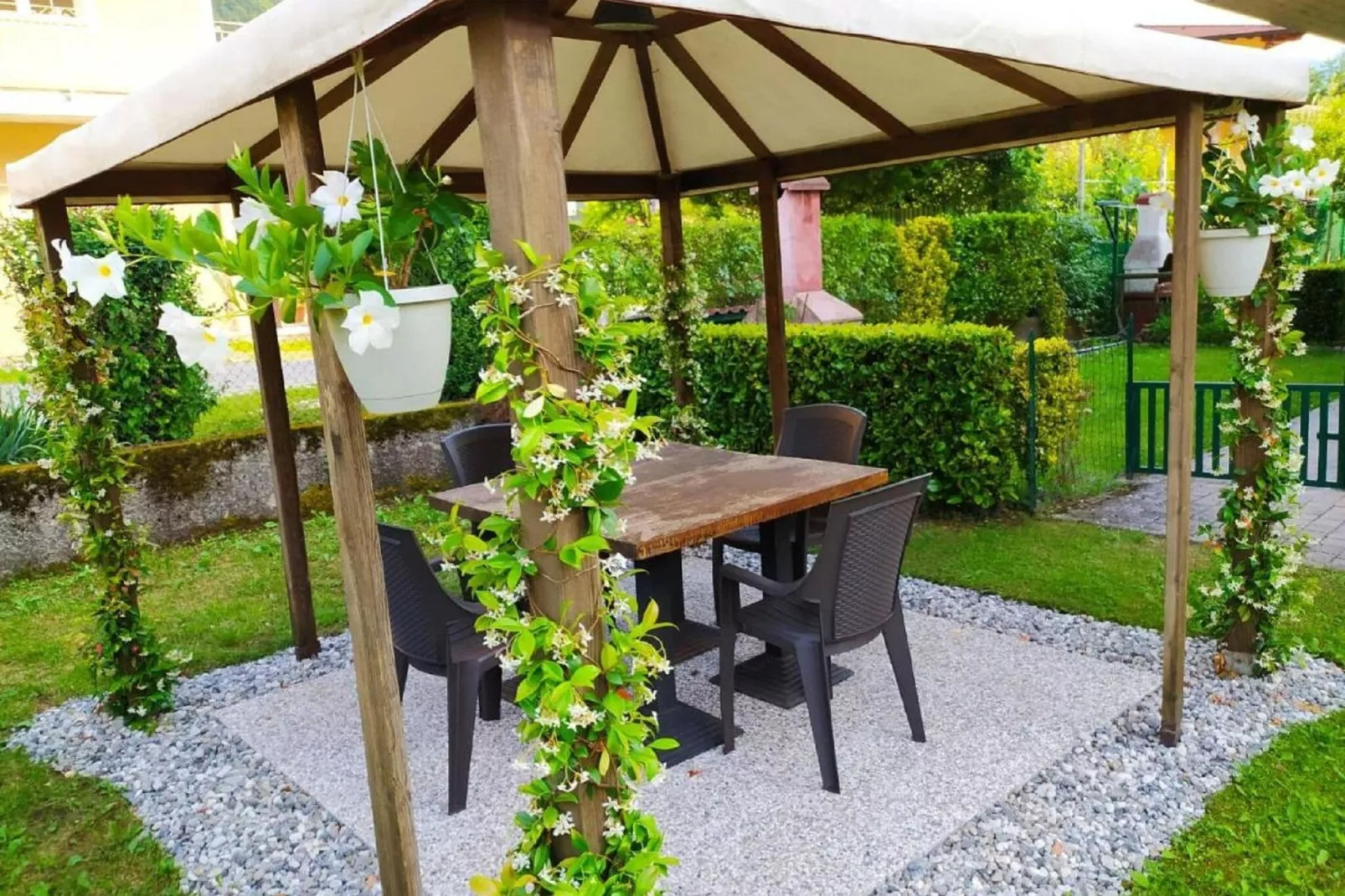 Alex Home 2-Gardens summer