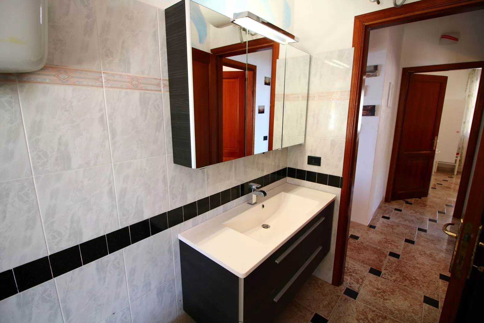 Olivia-Bathroom