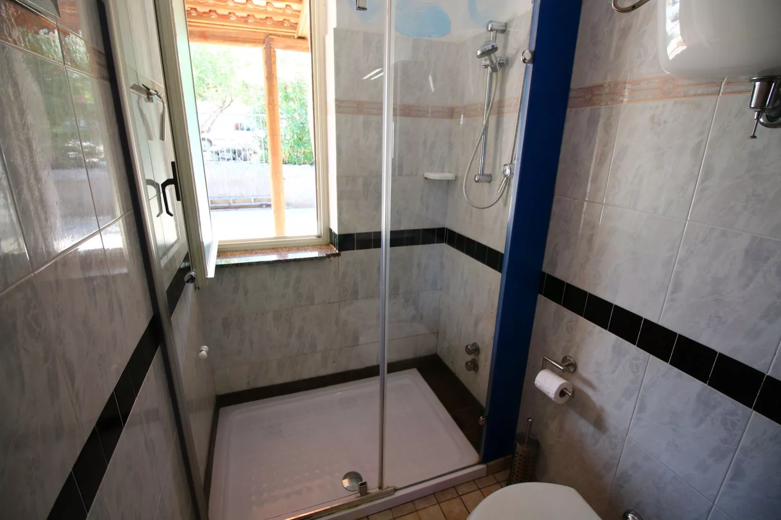 Olivia-Bathroom