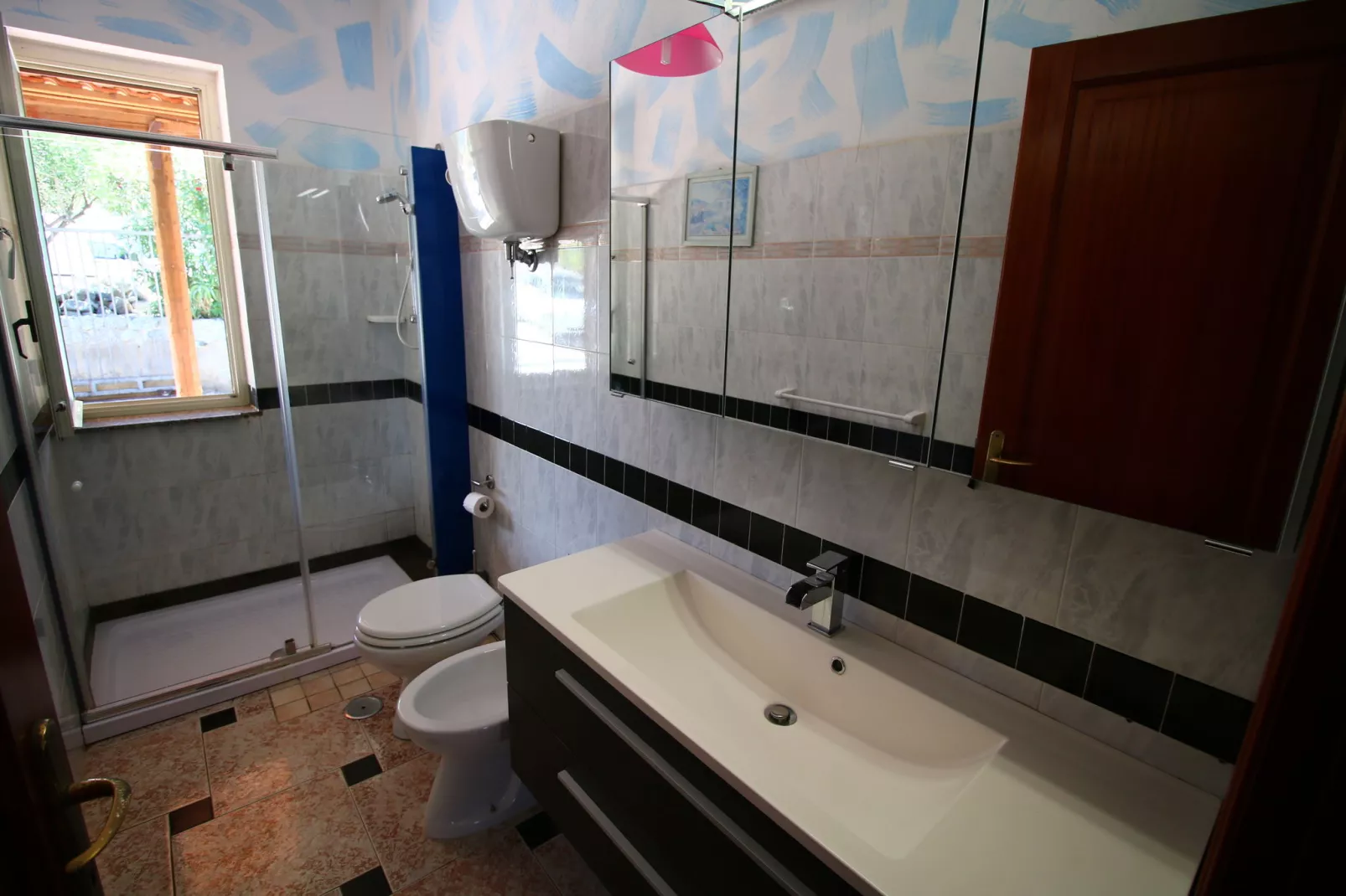 Olivia-Bathroom