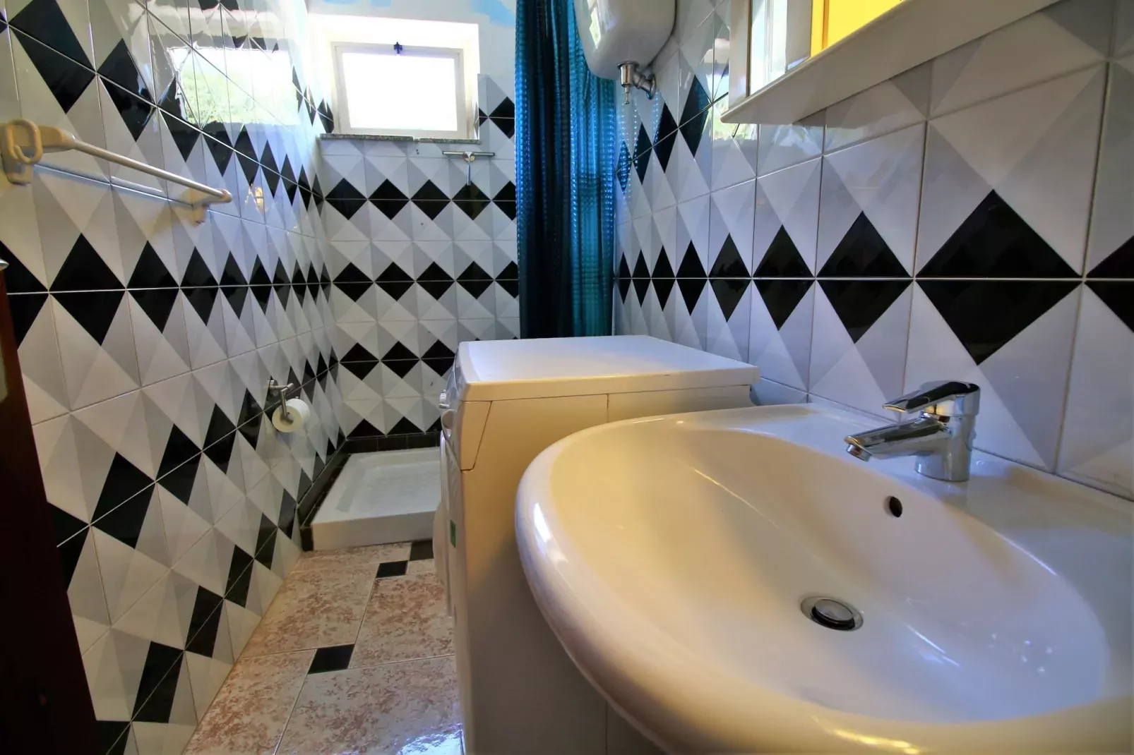 Olivia-Bathroom