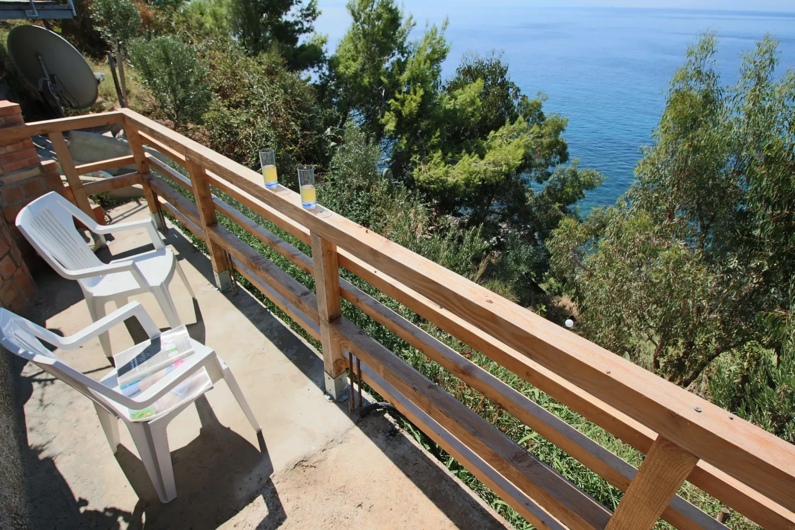 Olivia-Terrace balcony