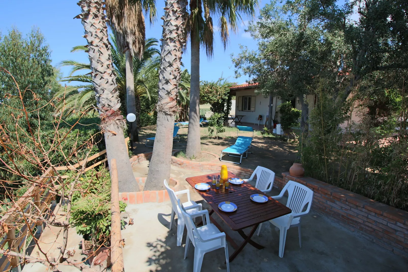 Olivia-Terrace balcony