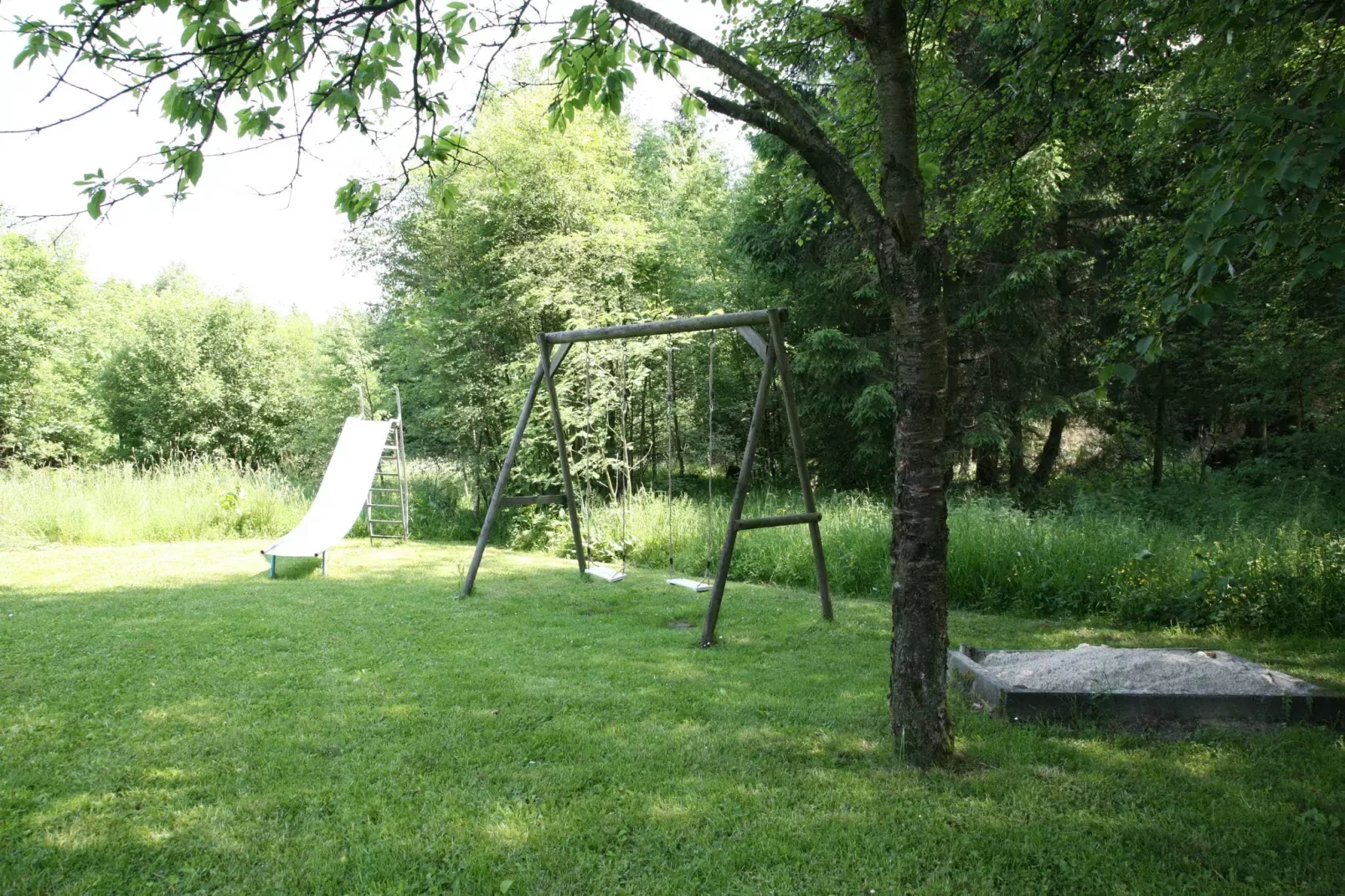 La Maison du Chasseur-Gardens summer