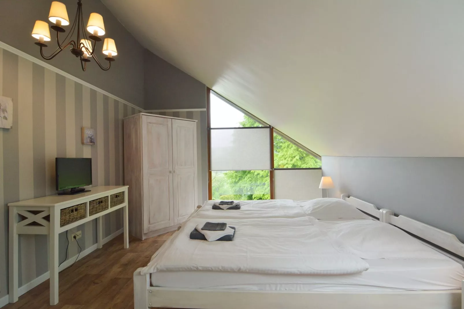 Cligneval-Bedroom