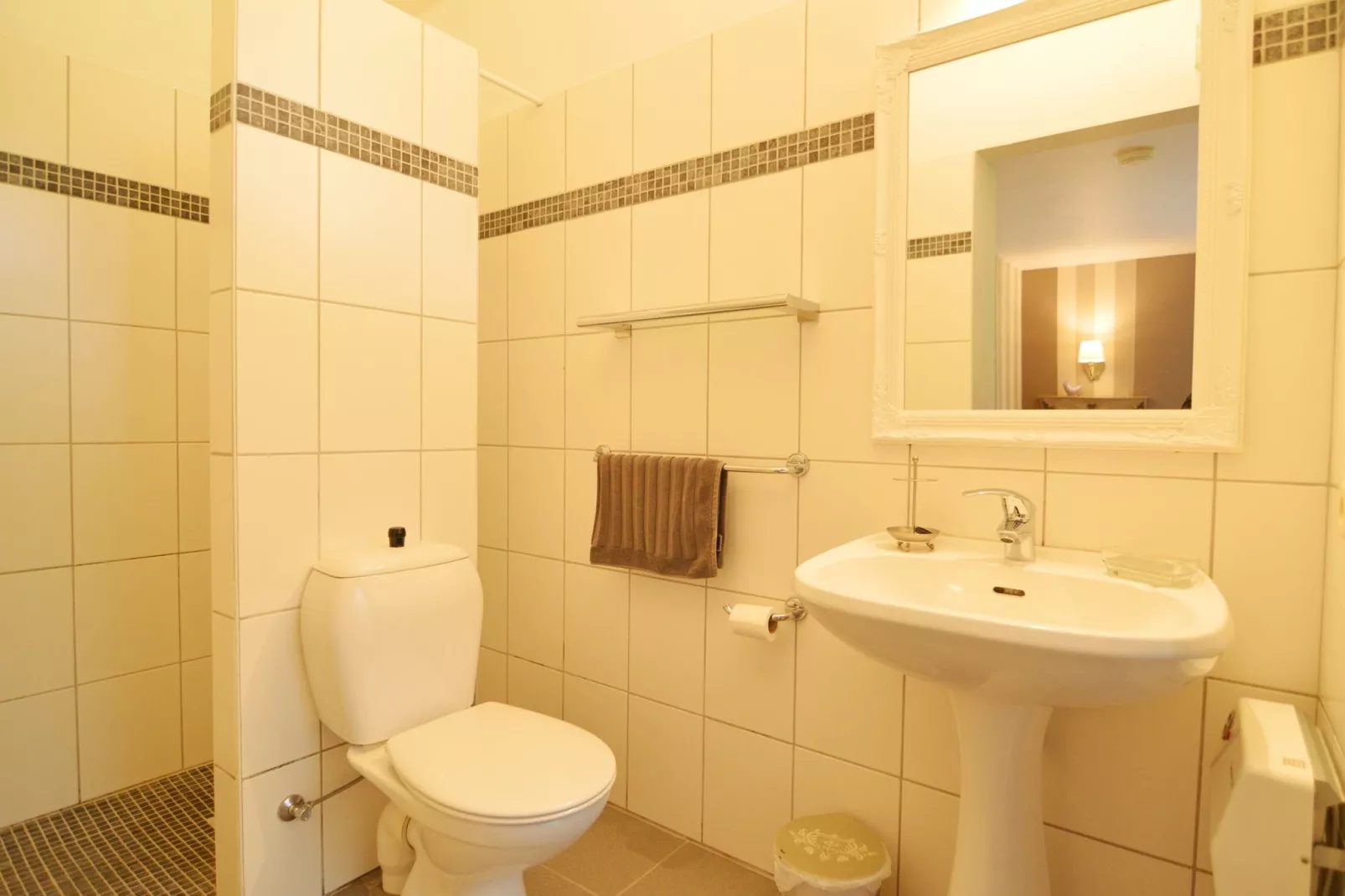 Cligneval-Bathroom