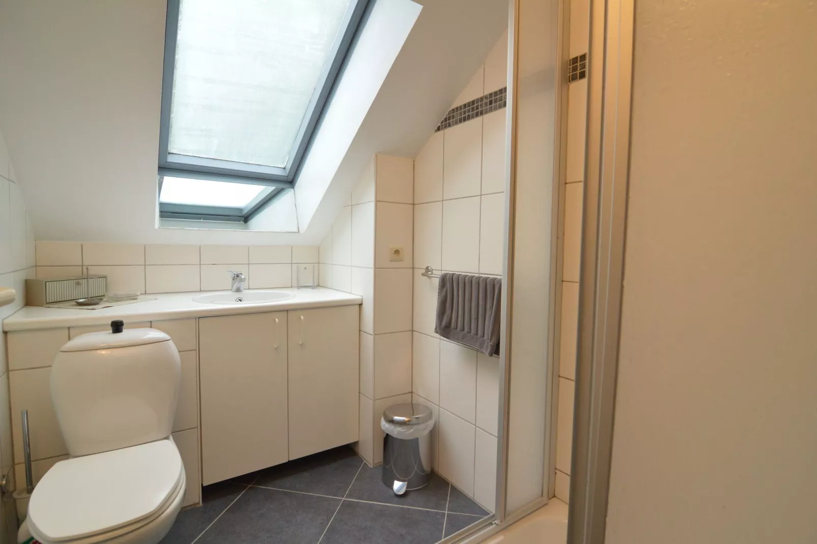 Cligneval-Bathroom