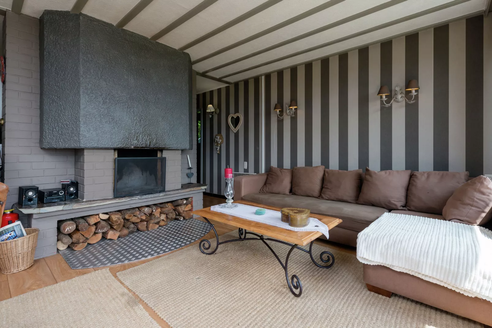 La Cascade-Living room