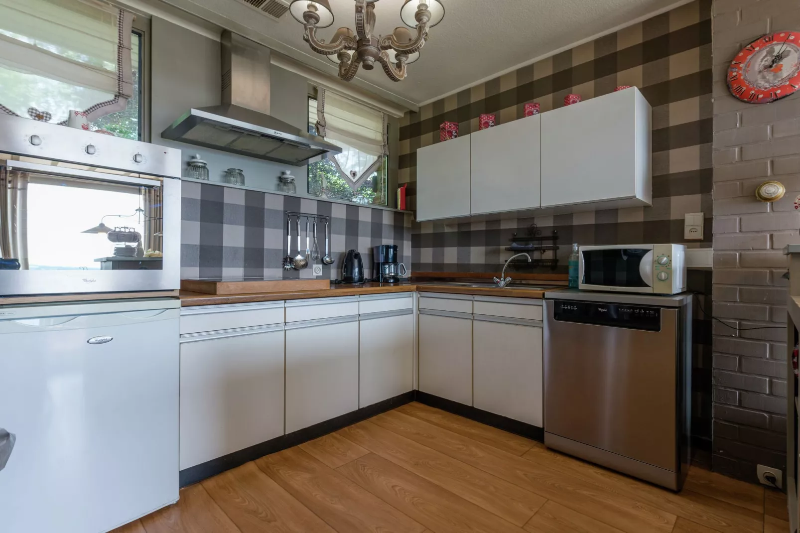 La Cascade-Kitchen