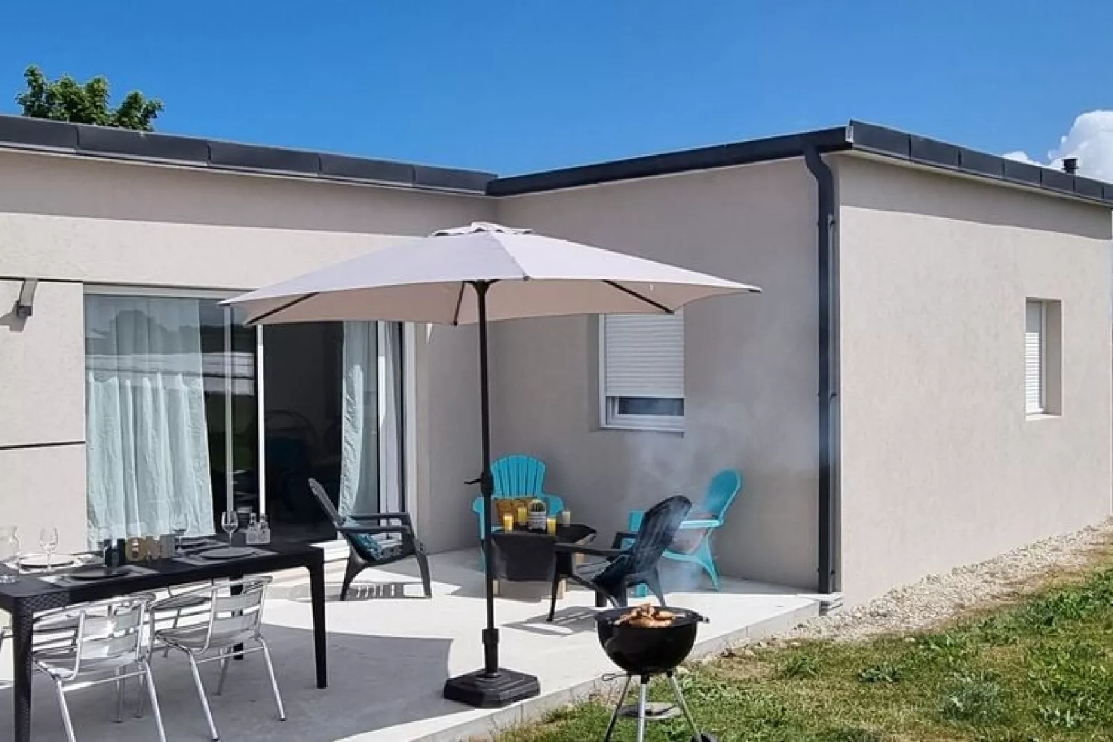 Ebenerdiges Ferienhaus Cleder-Exterior summer