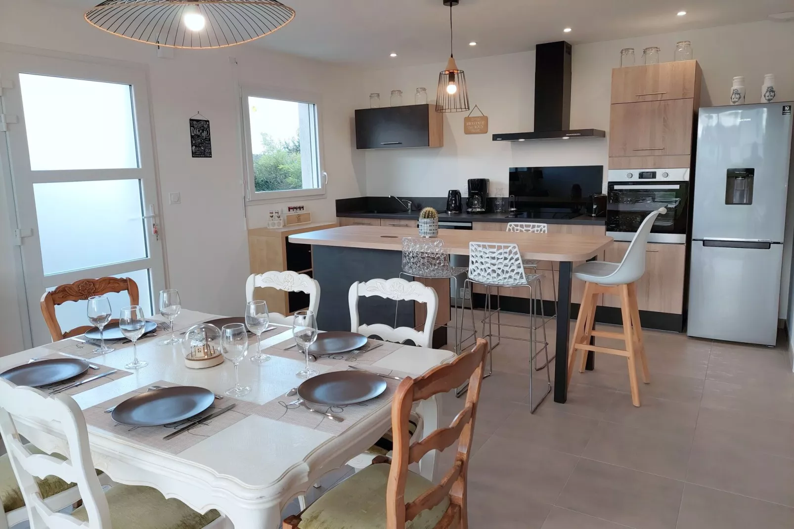 Ebenerdiges Ferienhaus Cleder-Dining room