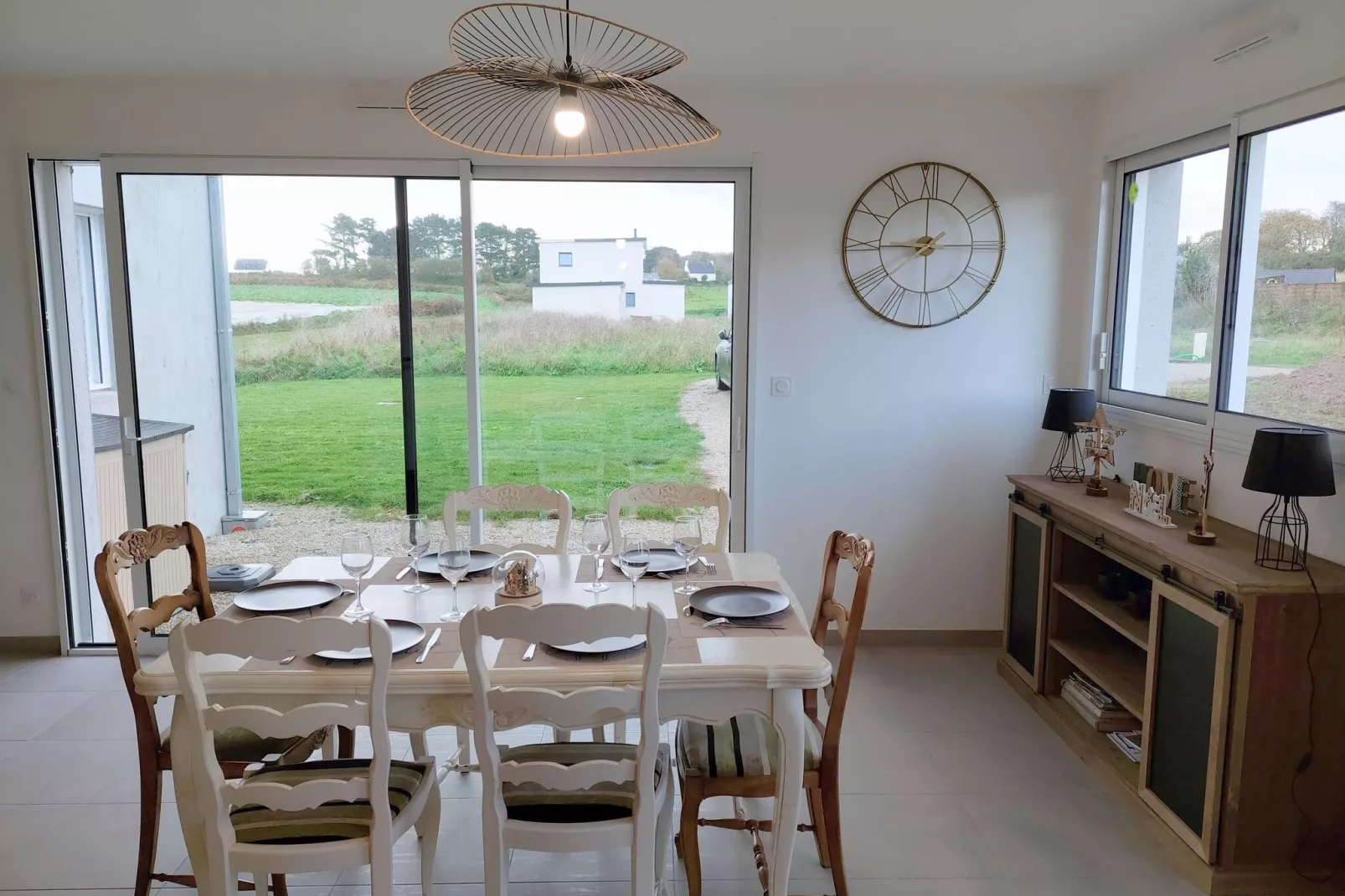 Ebenerdiges Ferienhaus Cleder-Dining room