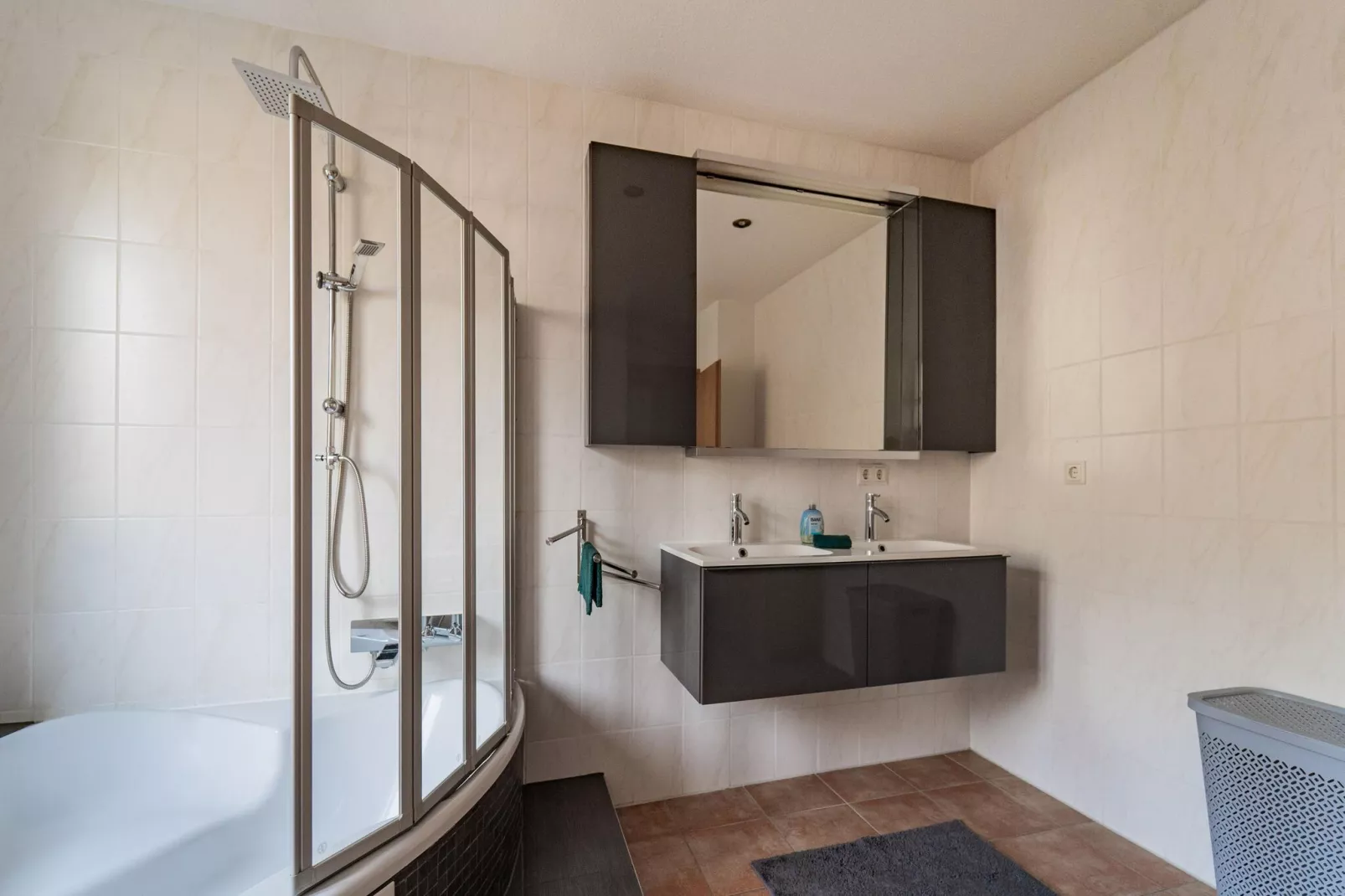 Ferienwohnung Carola-Bathroom