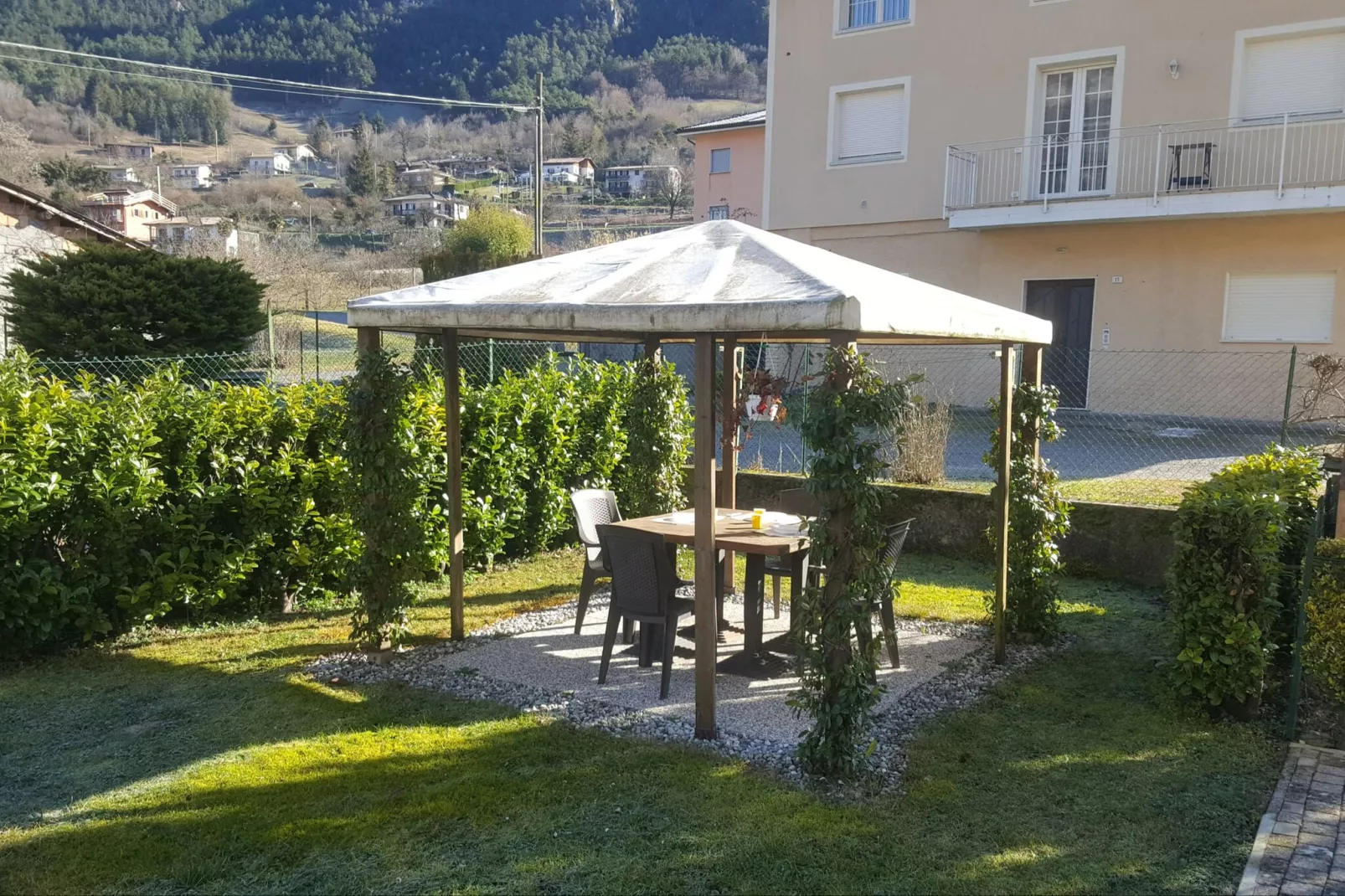 Alex Home 2-Gardens summer