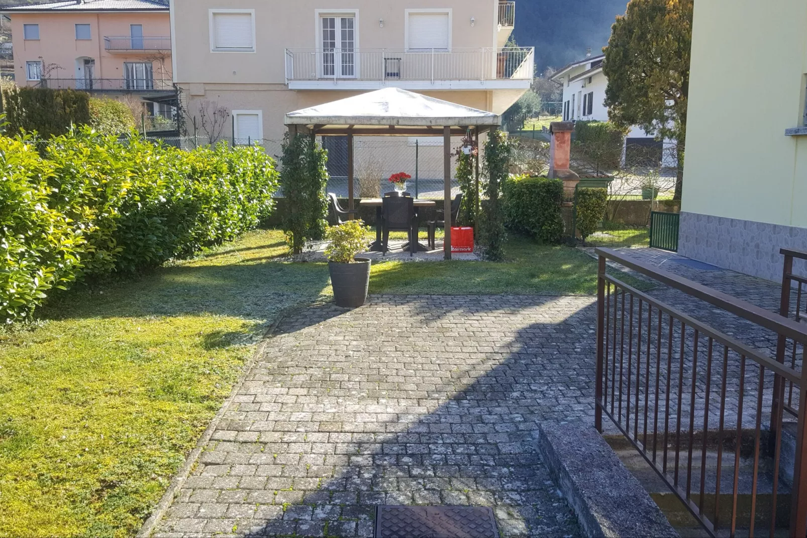 Alex Home 2-Gardens summer