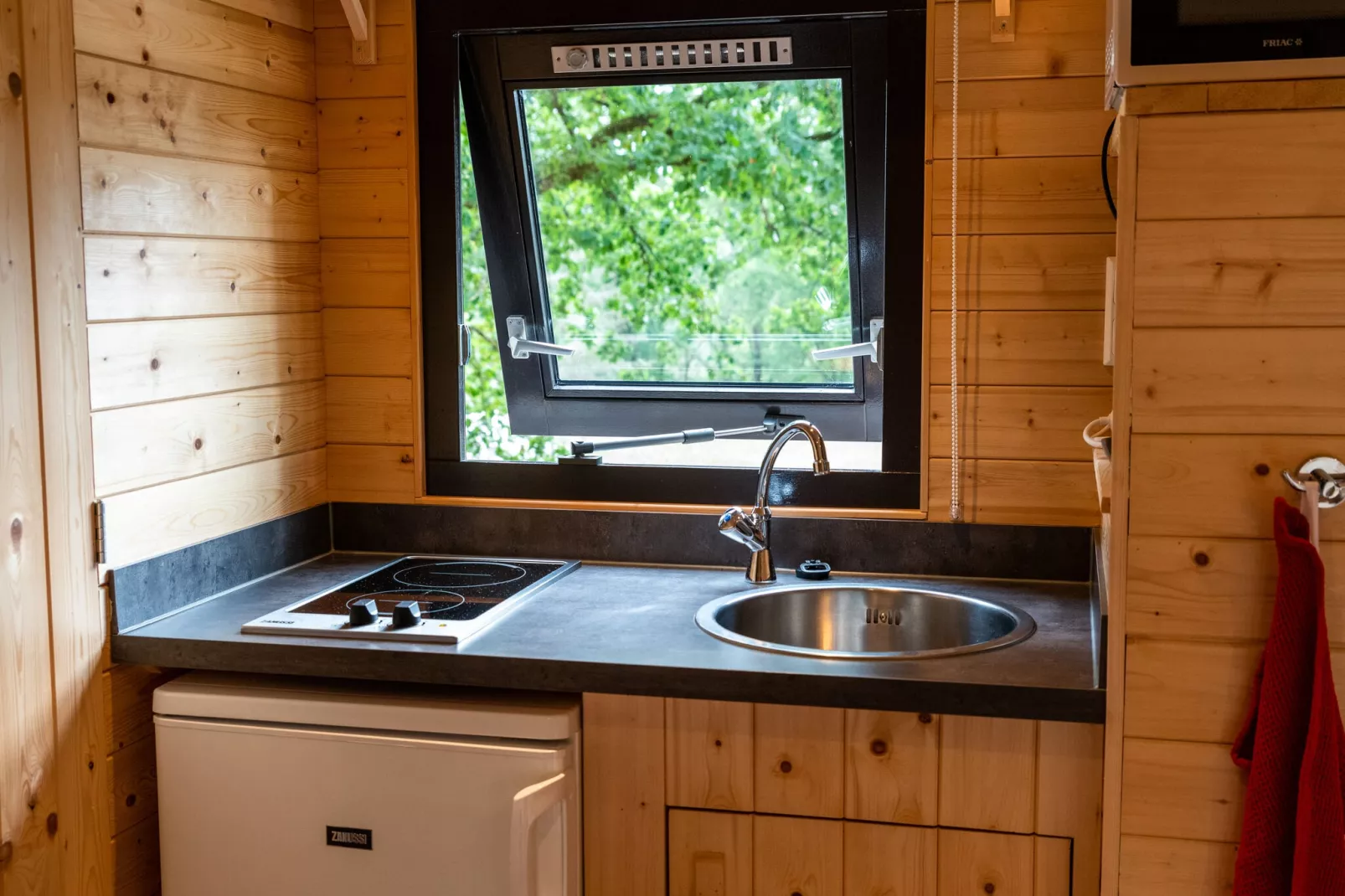 Verblijfpark Ardinam 1-Kitchen