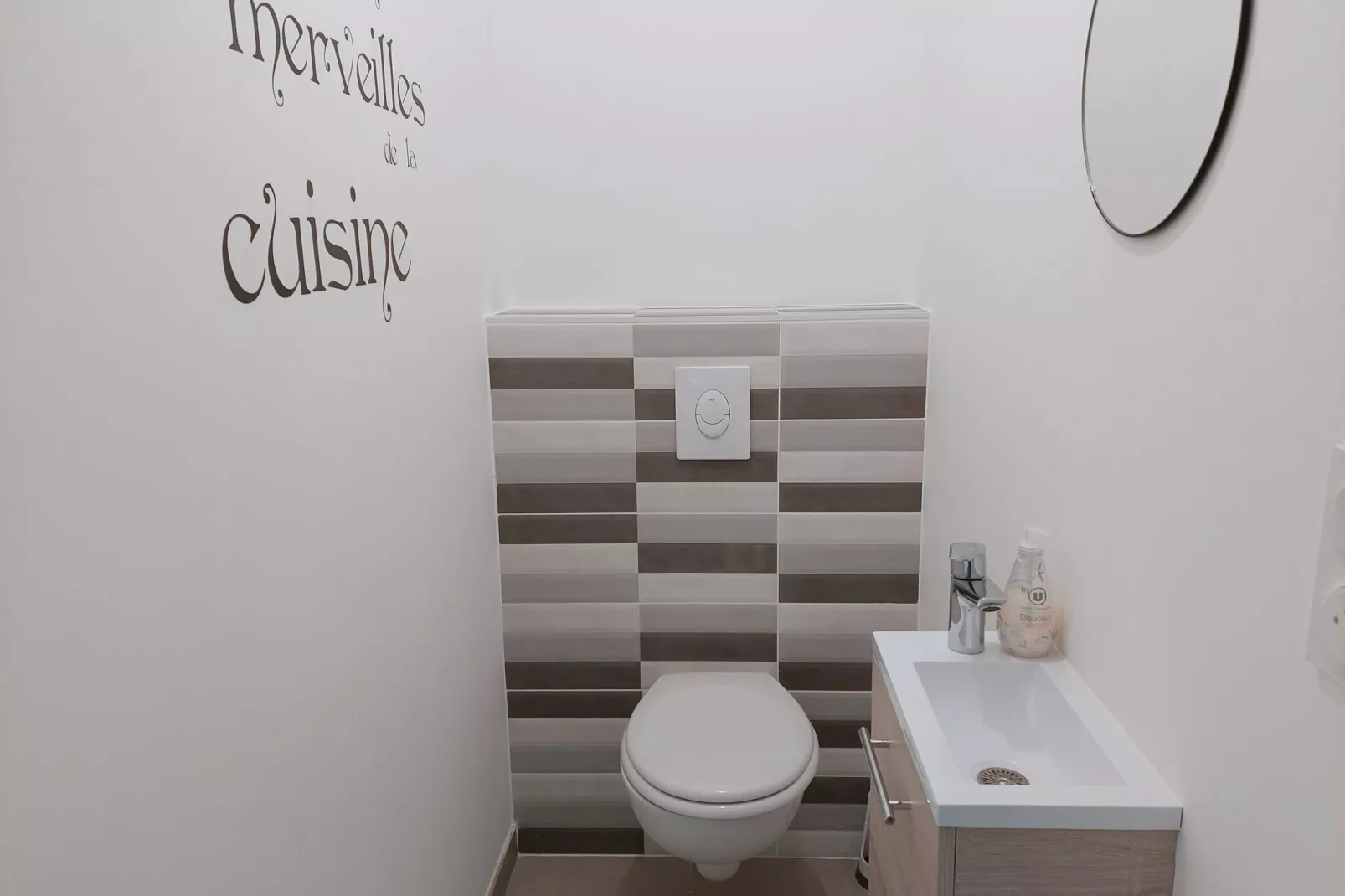 Ebenerdiges Ferienhaus Cleder-Bathroom
