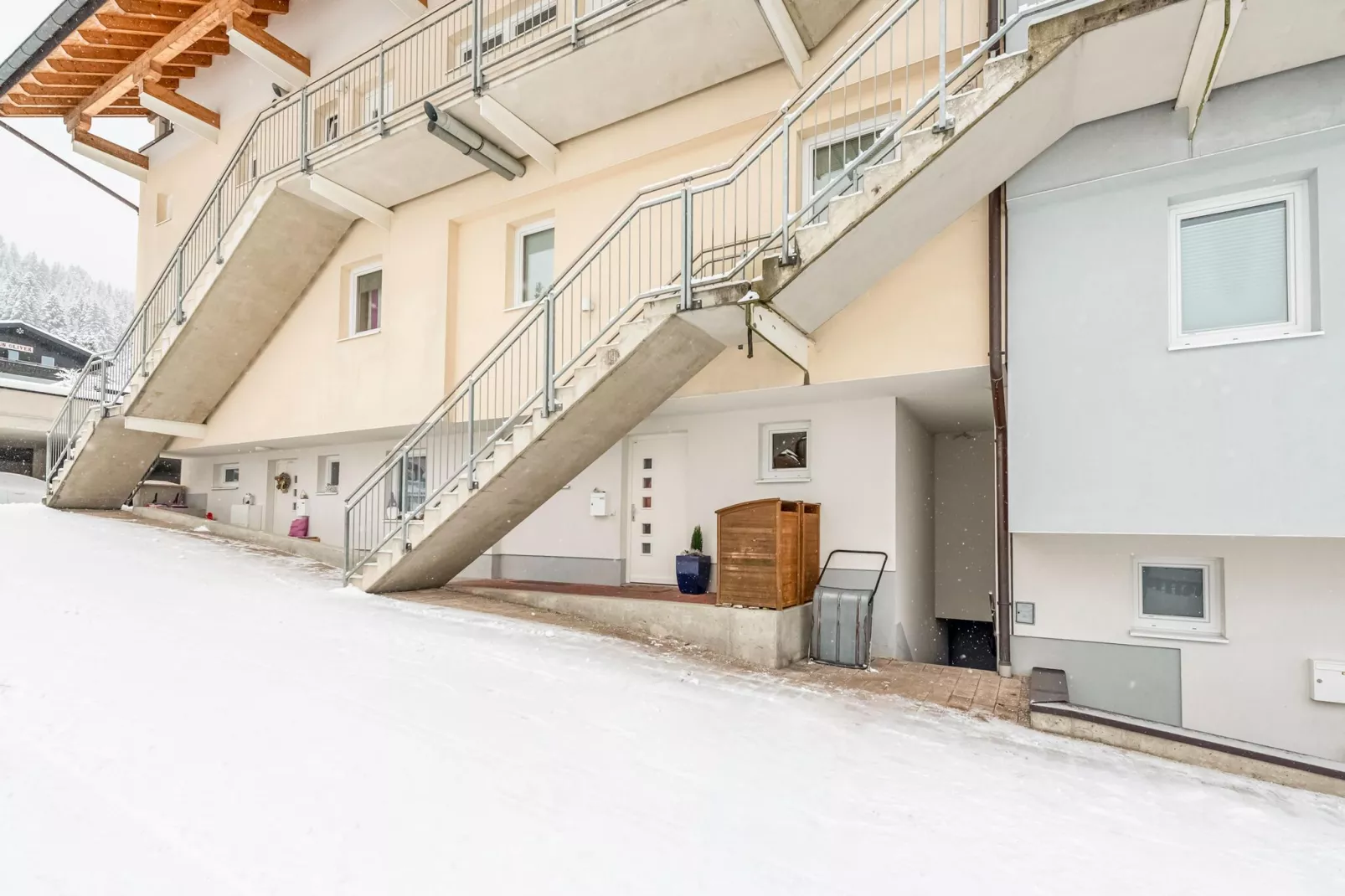 Penthouse Apartment Wagrain-Exterior winter