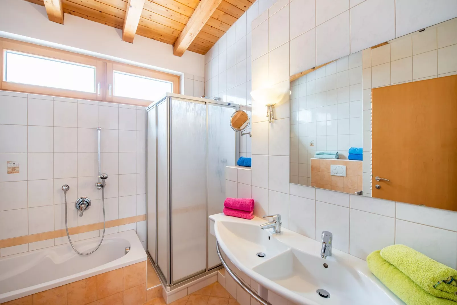 Penthouse Apartment Wagrain-Bathroom