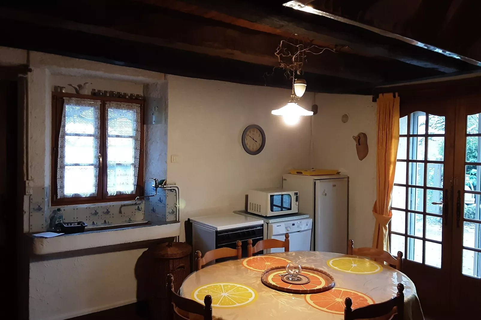Maison de vacances - LA CHAPELLE-AUX-BOIS-Salle à manger