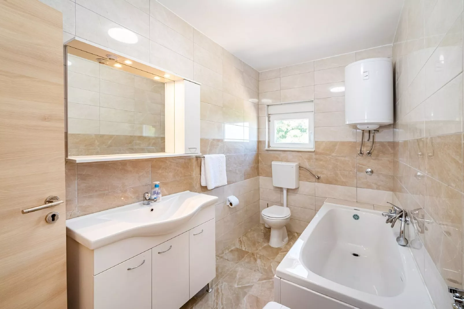 Holiday house Zara-Bathroom