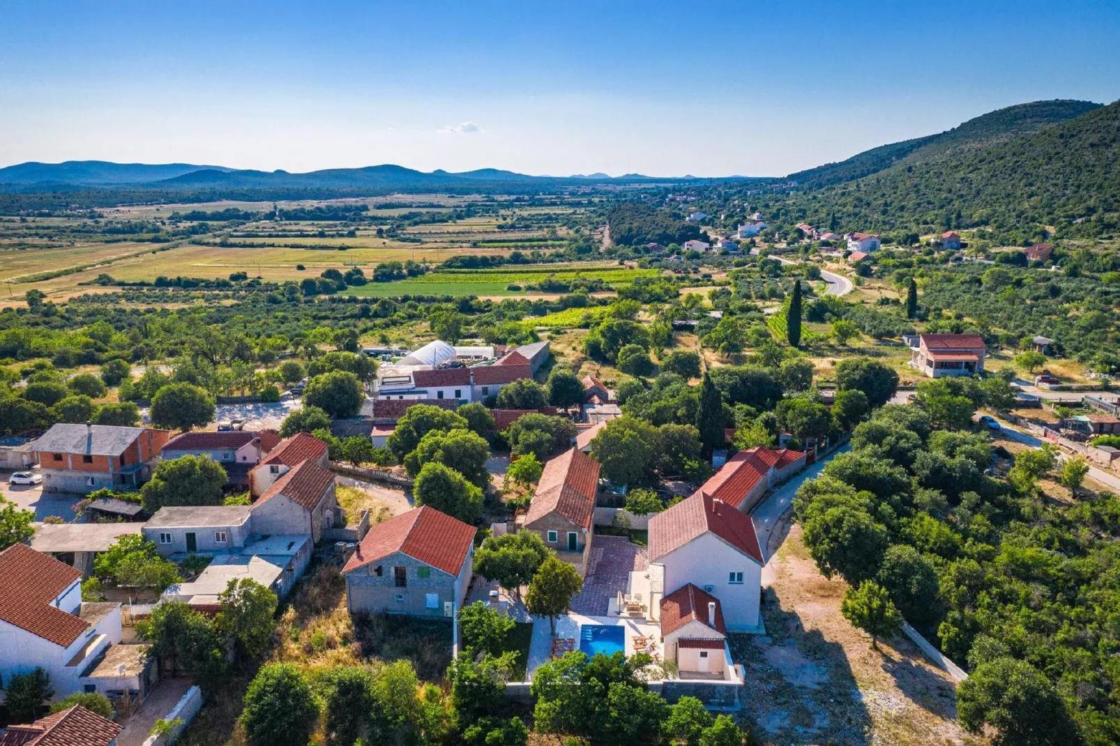 Holiday house Zara-Areas summer 1km