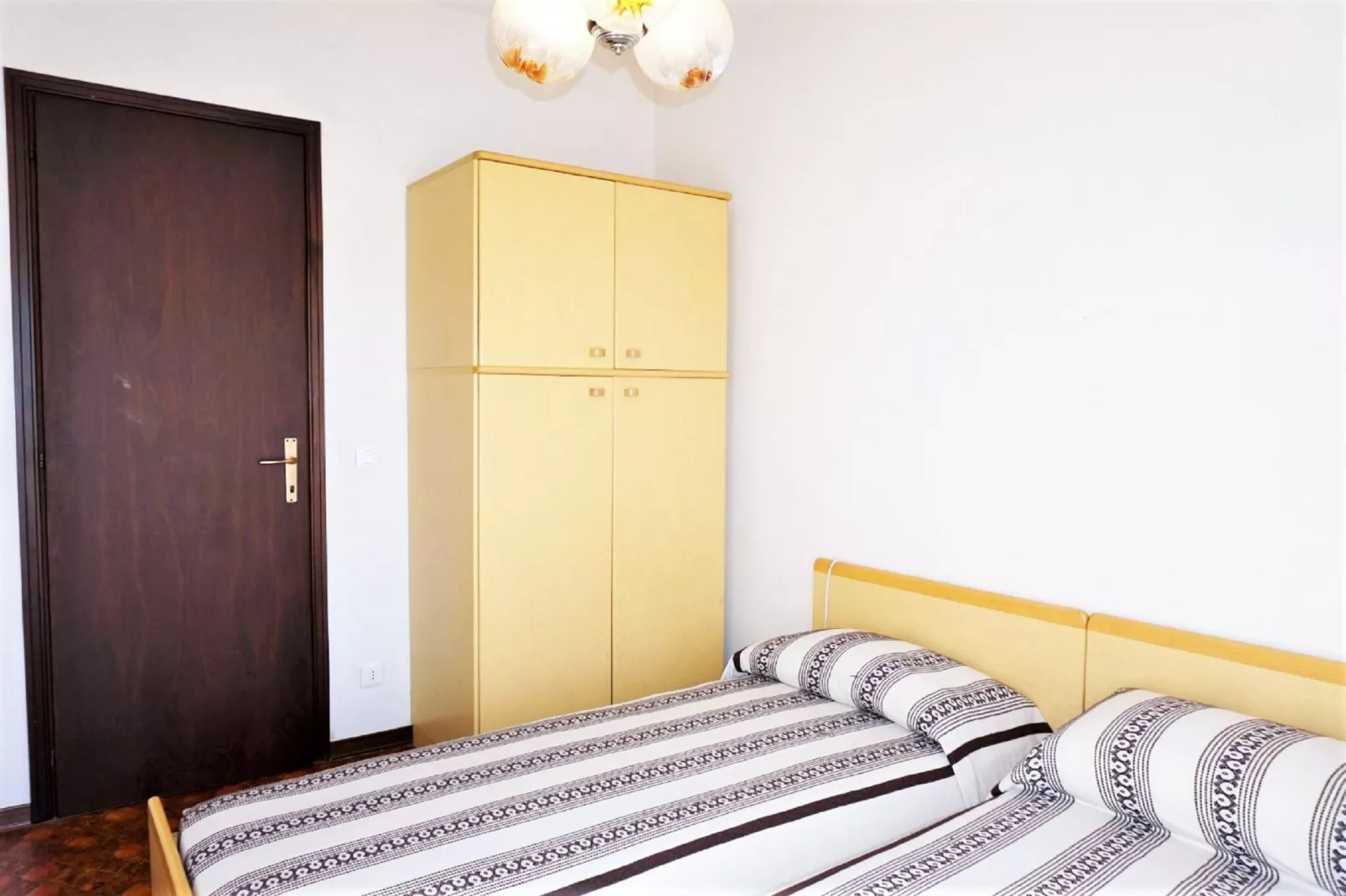 Holiday 225C-Schlafzimmer