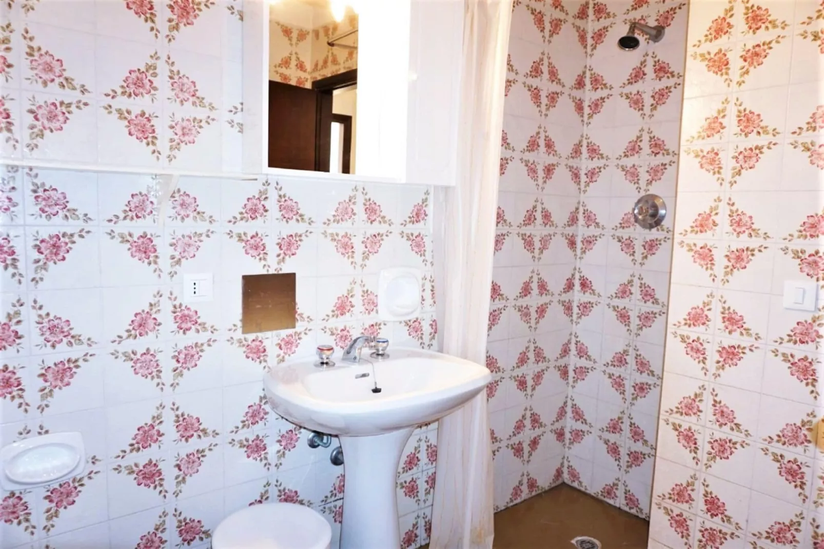 Holiday 225C-Badezimmer