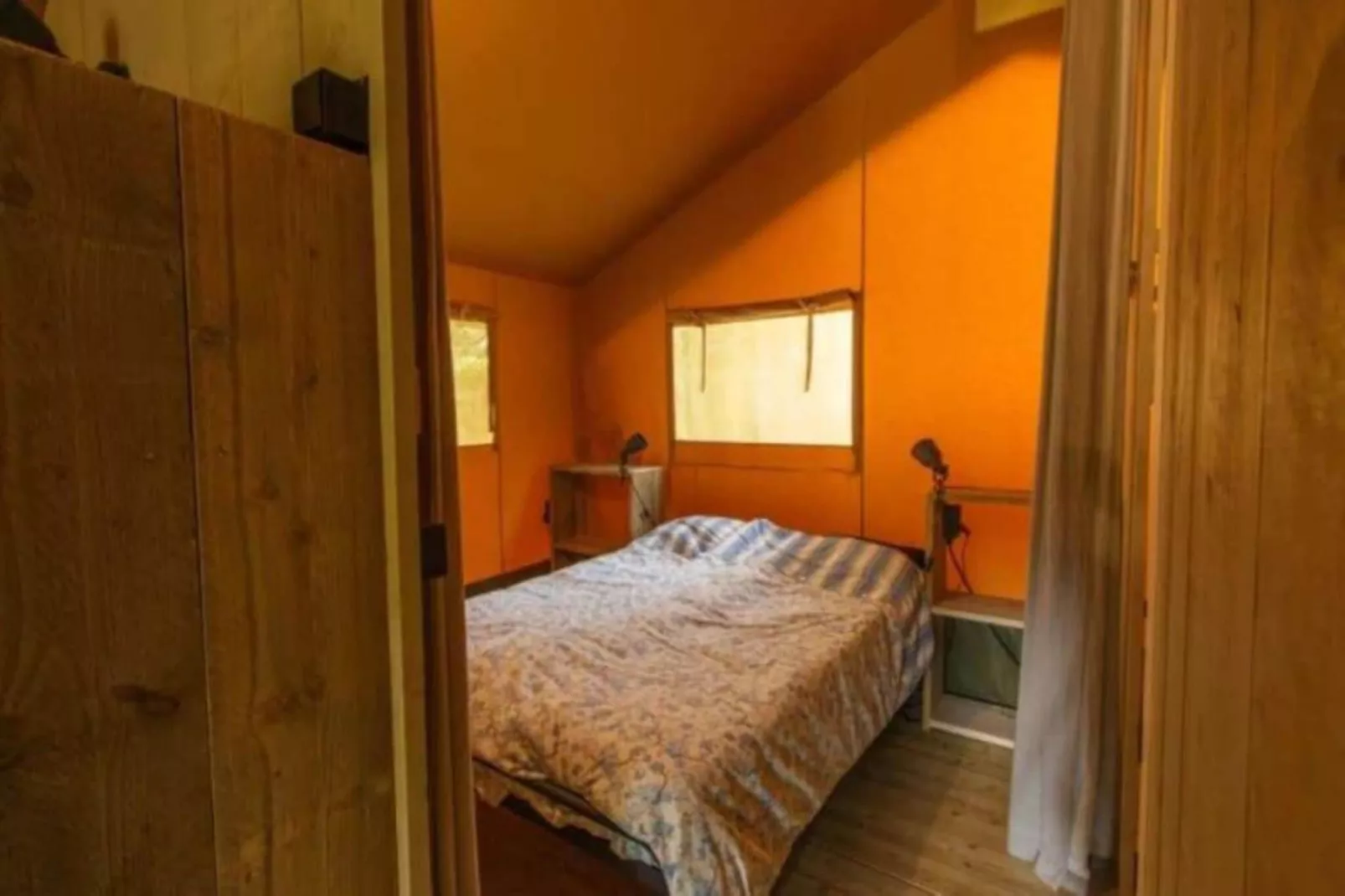Luxe safaritent op Ameland-Bedroom