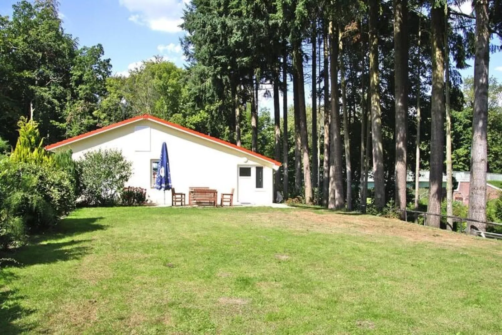 Ferienhaus Eldeblick 4 Personen direkt am Eldeufer in Parchim-Gardens summer