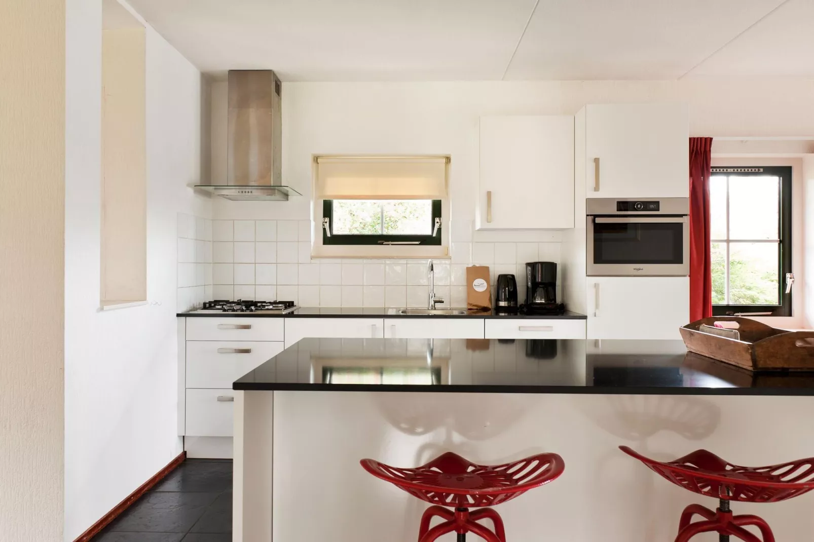 12 pers Lethehuis met sauna buitenspa en toerboot-Kitchen