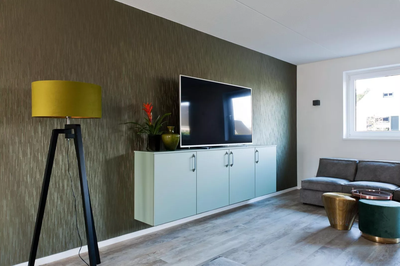 24 pers Pallertshuis Wellness de luxe met sauna en hout gestookte hottub-Living room