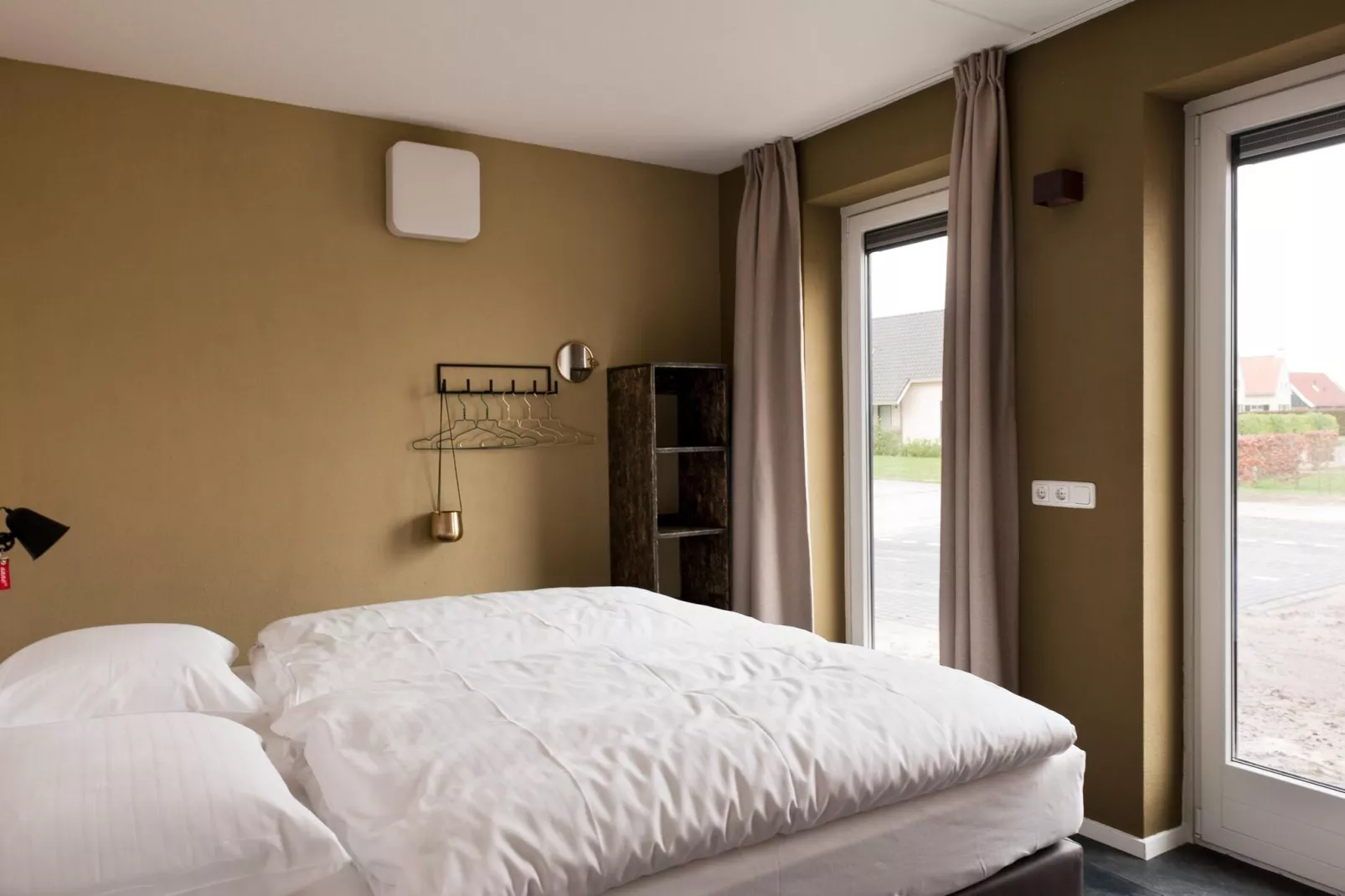 24 pers Pallertshuis Wellness de luxe met sauna en hout gestookte hottub-Bedroom