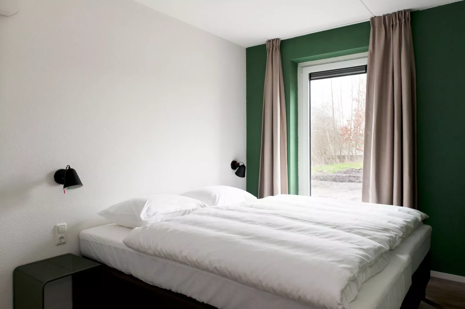 24 pers Pallertshuis Wellness de luxe met sauna en hout gestookte hottub-Bedroom