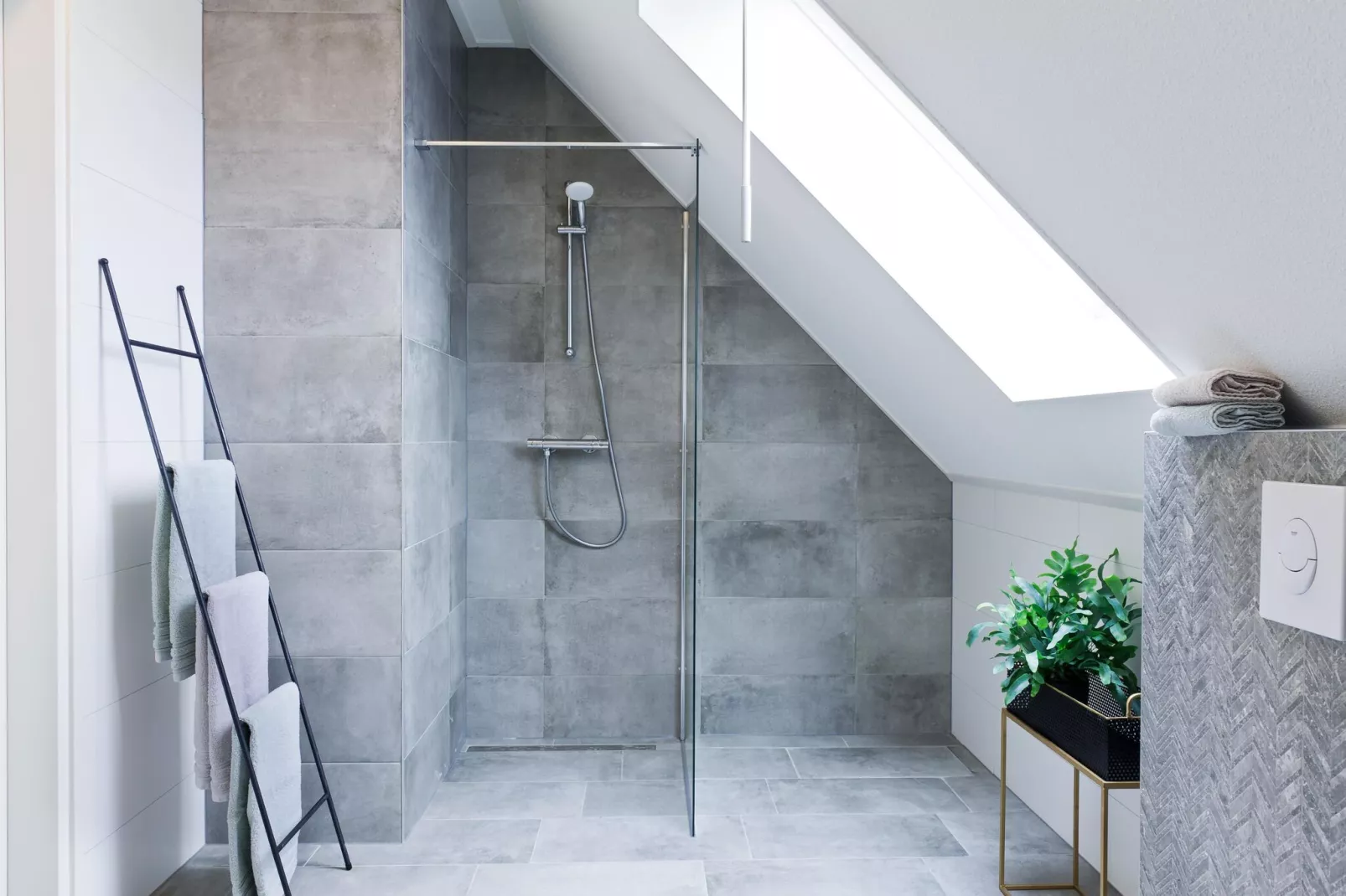 24 pers Pallertshuis Wellness de luxe met sauna en hout gestookte hottub-Bathroom