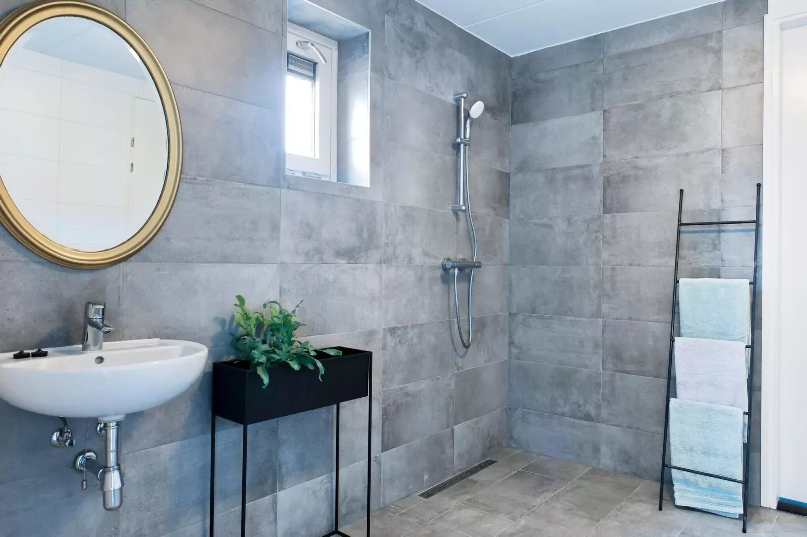 24 pers Pallertshuis Wellness de luxe met sauna en hout gestookte hottub-Bathroom