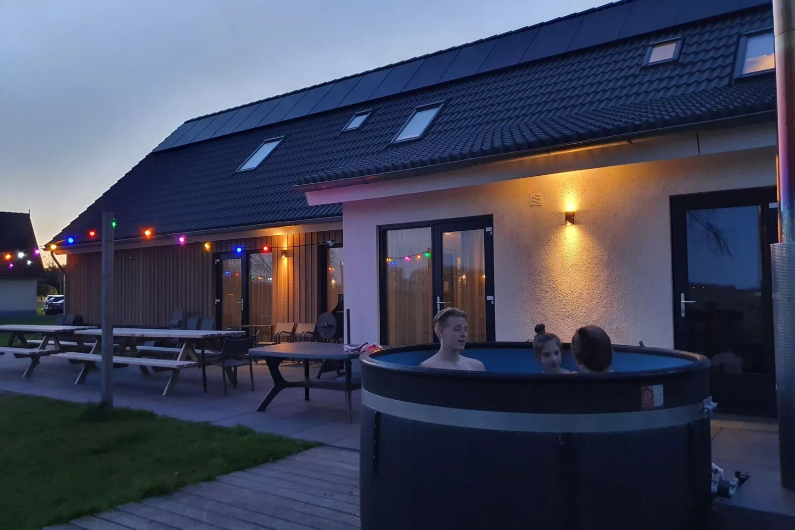 24 pers Pallertshuis Wellness de luxe met sauna en hout gestookte hottub-Facilities