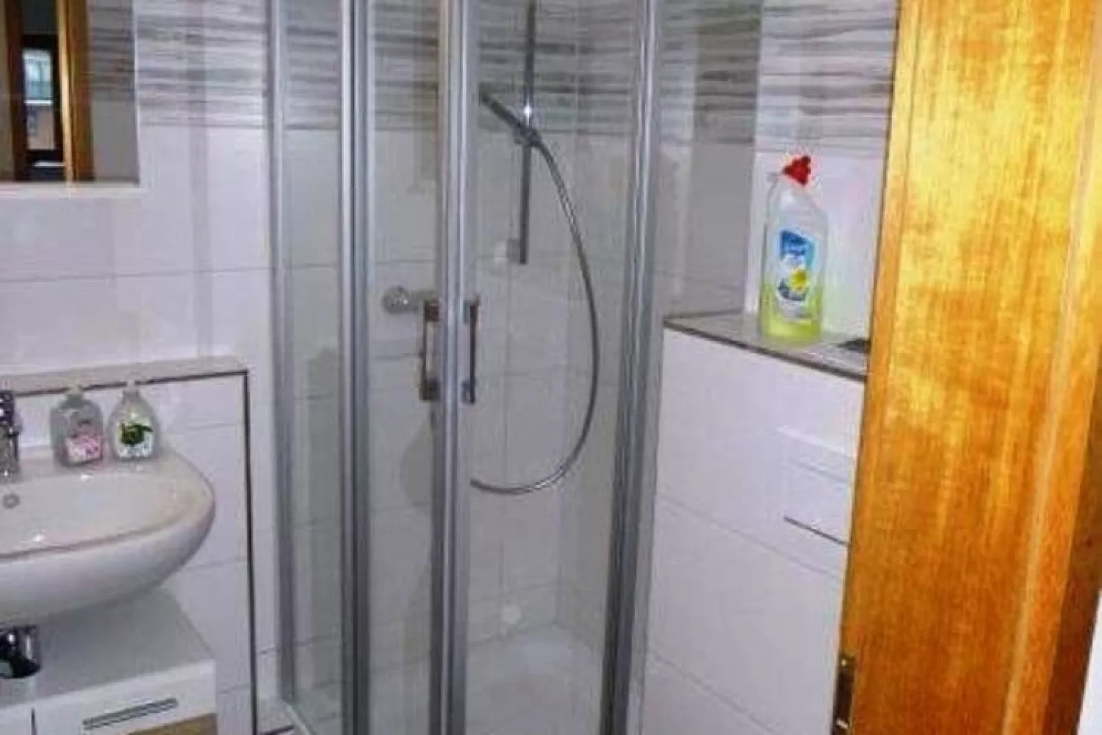 FeWo Lemk 16 1 OG-Badezimmer
