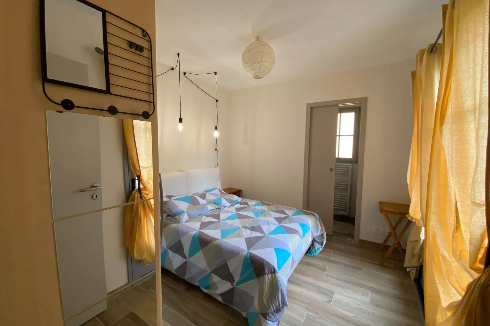Doppelhaushälfte St Suliac-Bedroom
