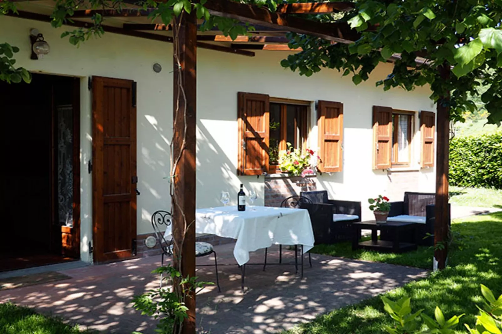Giuditta-Exterior summer