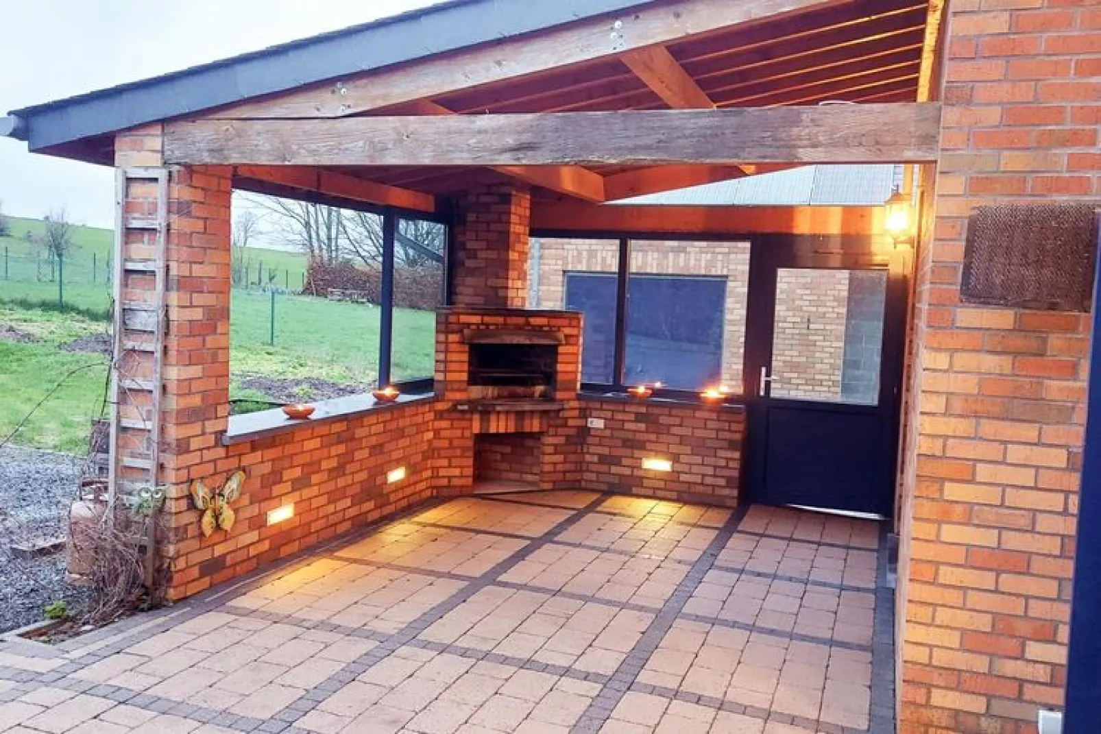 Charmante habitation à Lierneux pour 10 adultes avec Bains à remous-Terrace balcony