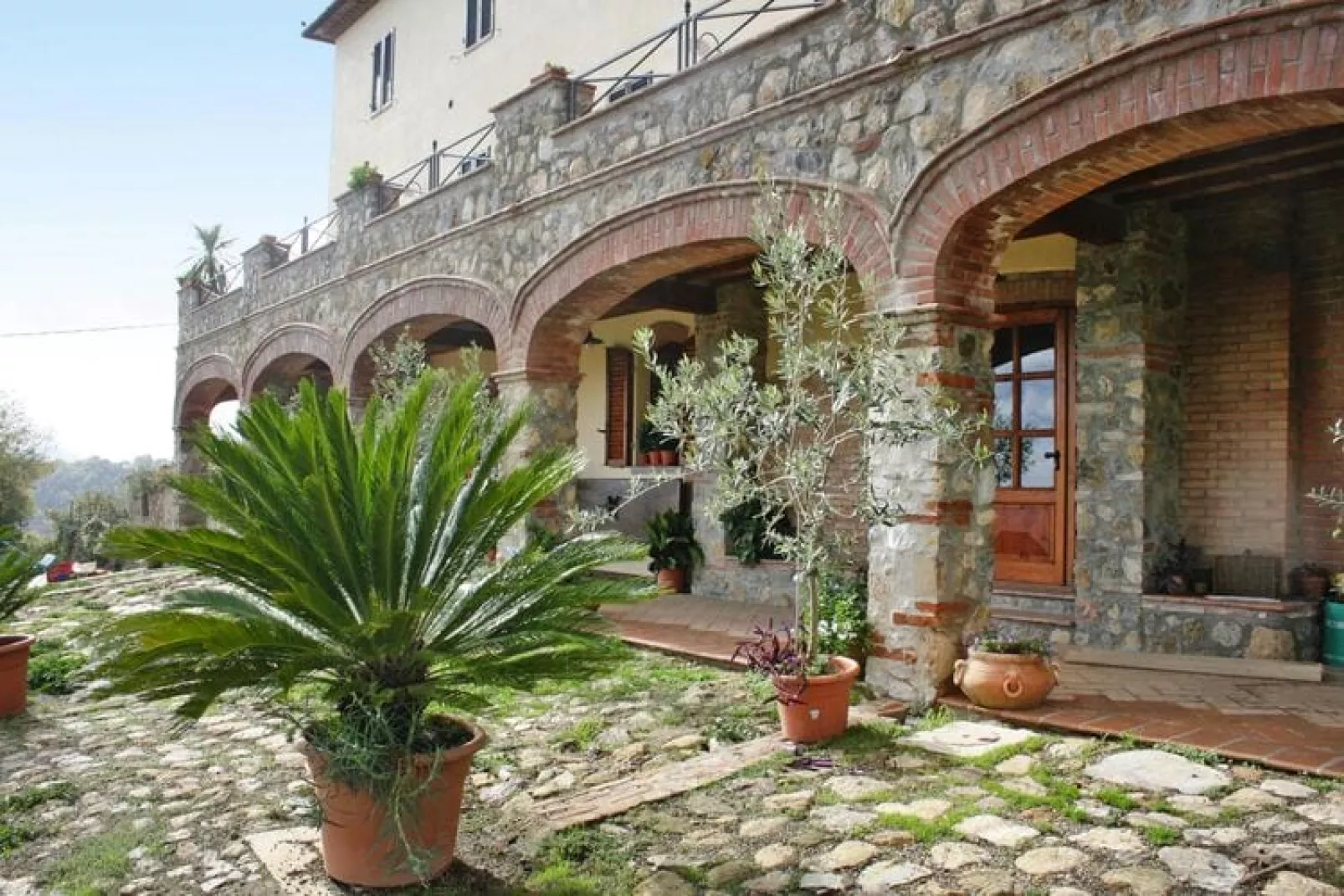 Agritourismo La Chiusa Chiusdino-Colli-Gardens summer