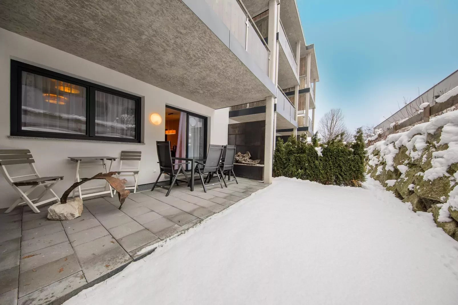 Helios Appartements-Exterior in summer